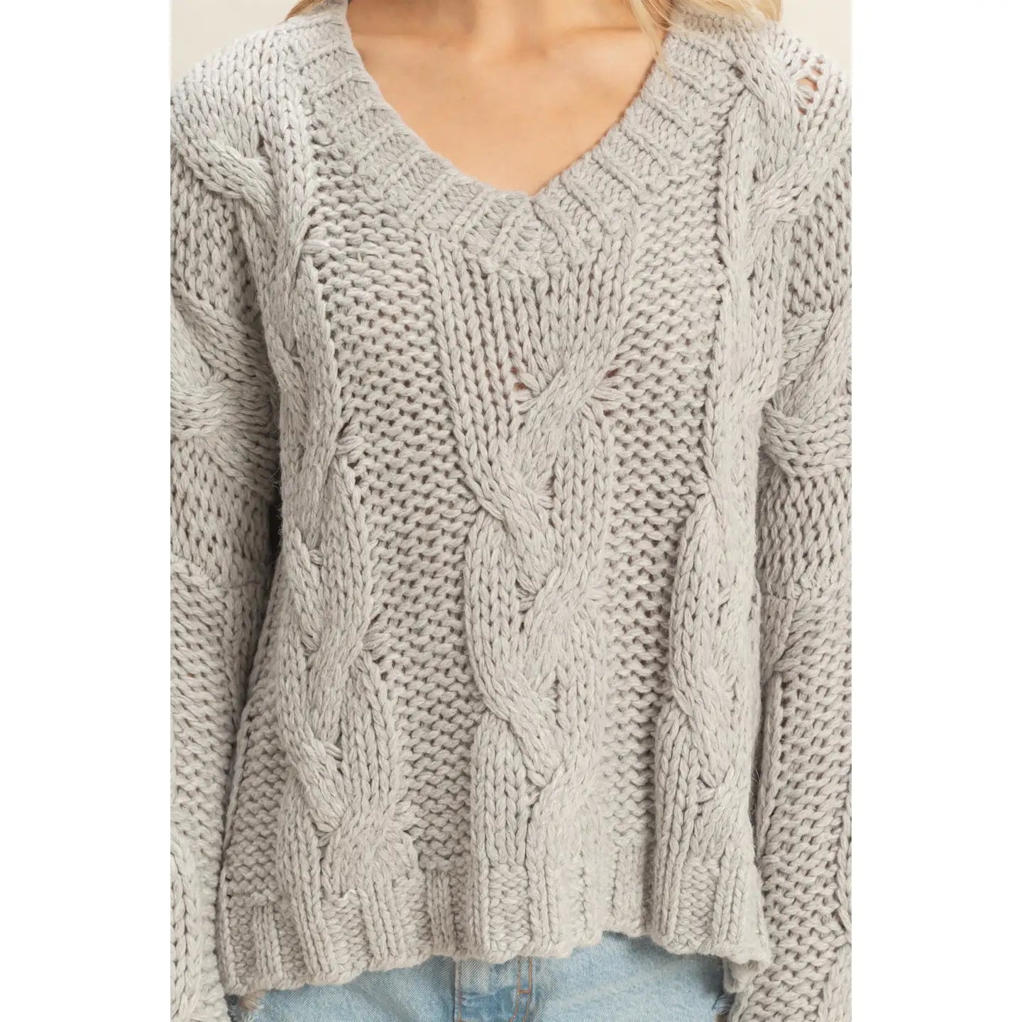 CHUNKY CABLE KNIT SWEATER