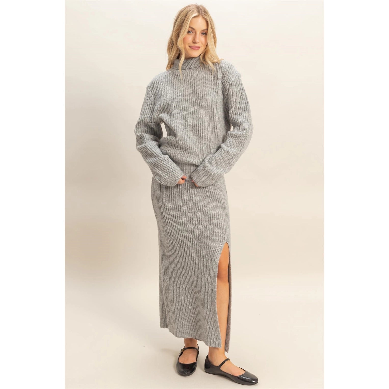 RIBBED TURTLENECK SWEATER