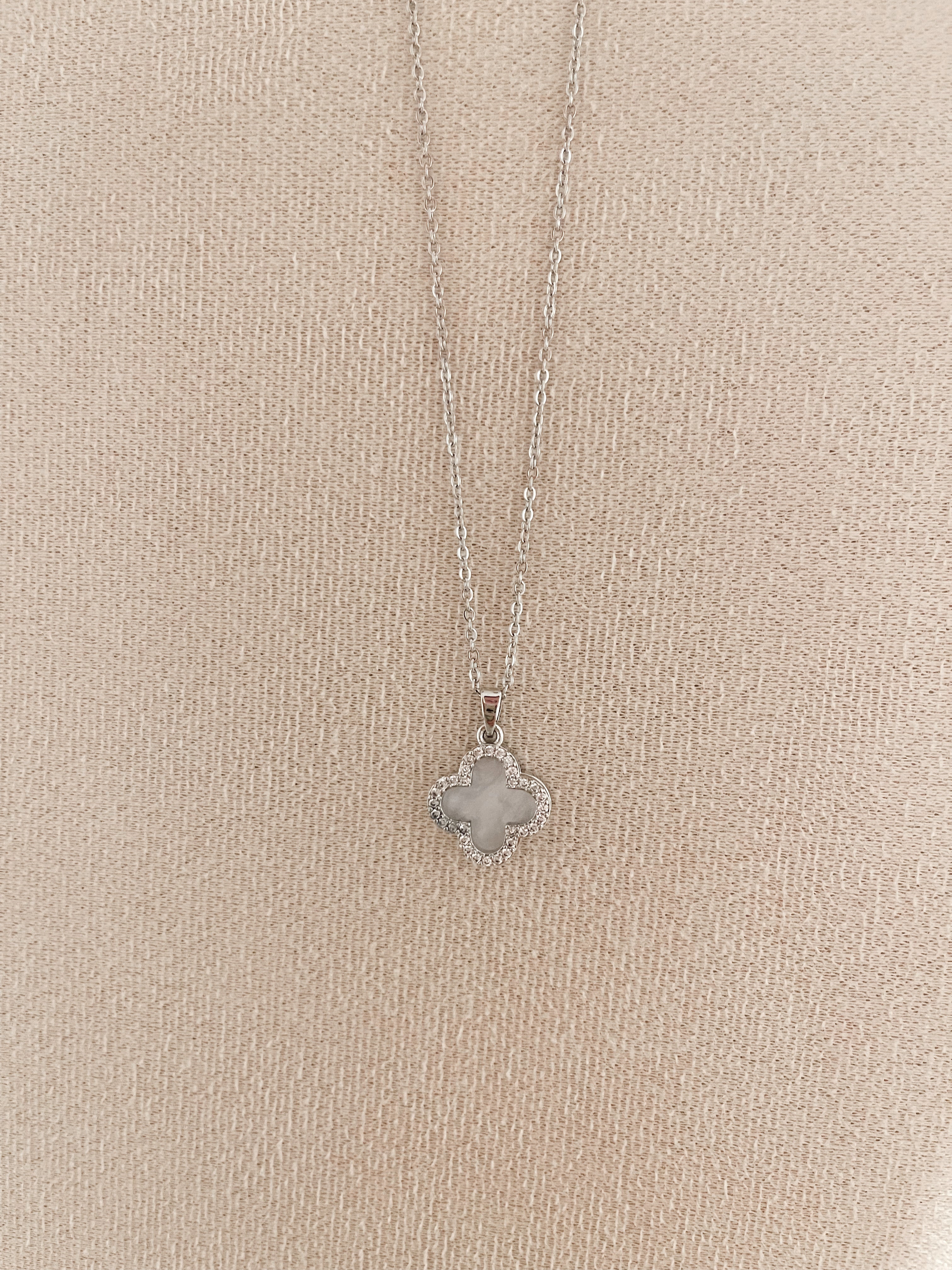 DOUBLE CLOVER PENDANT NECKLACE