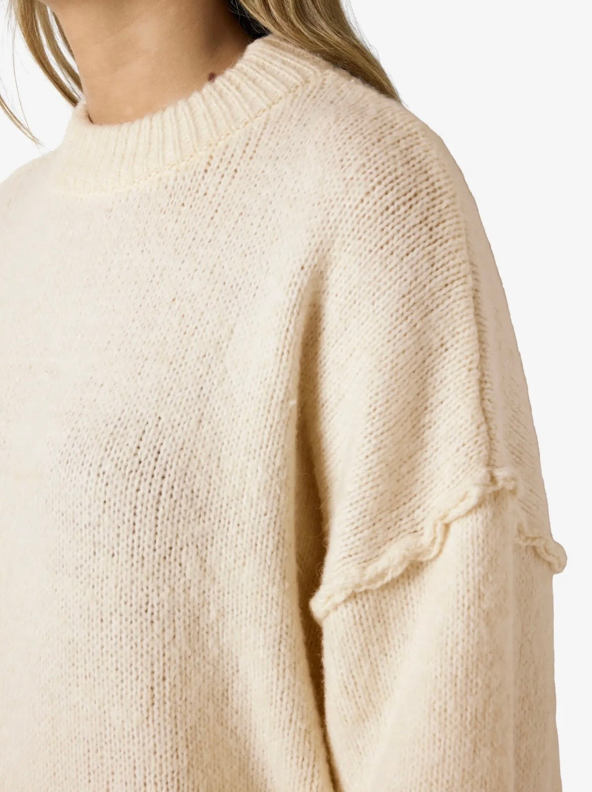 NM LUSIA O-NECK KNIT SWEATER | GRAY & CREAM