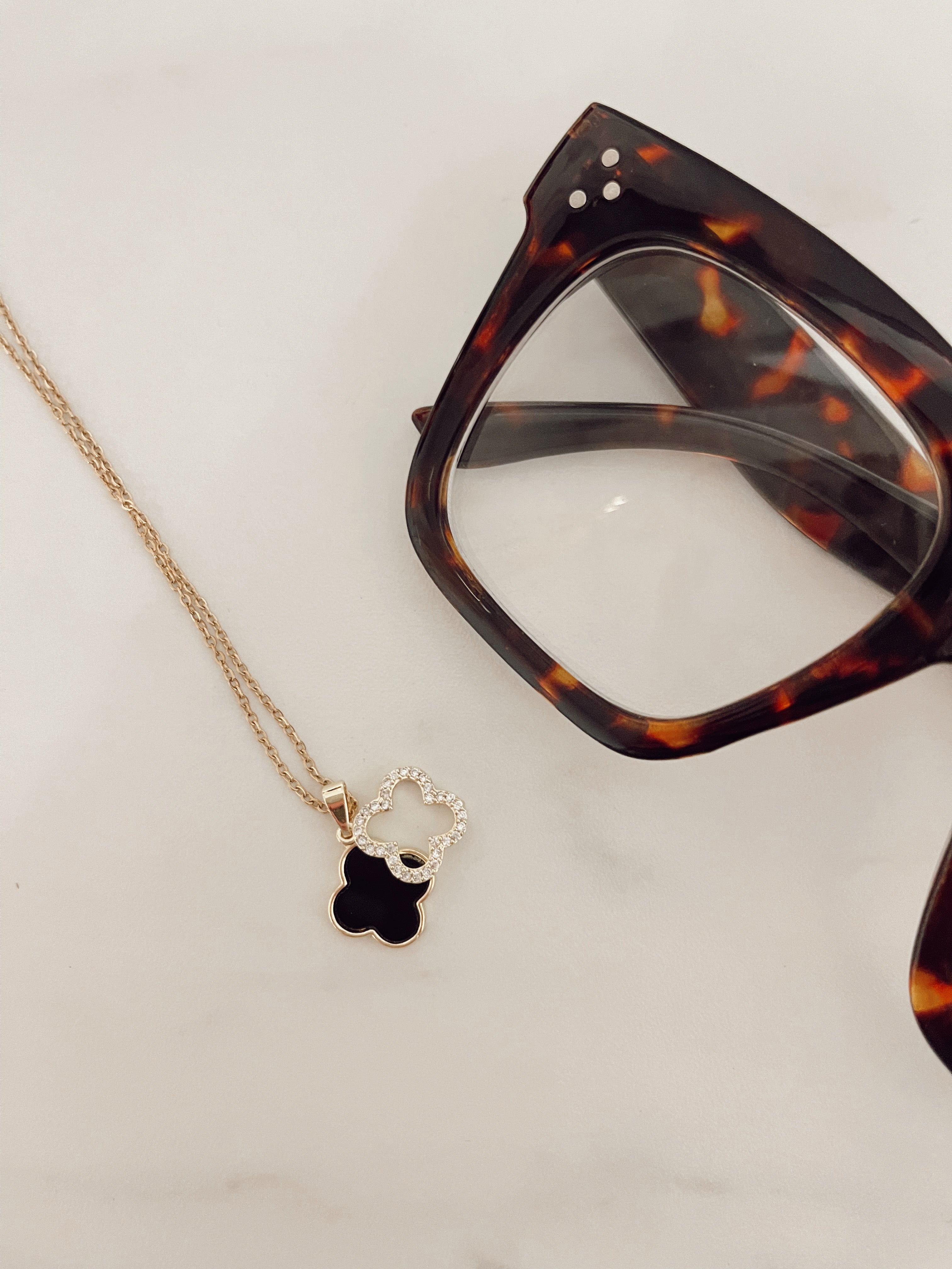 DOUBLE CLOVER PENDANT NECKLACE - BLACK