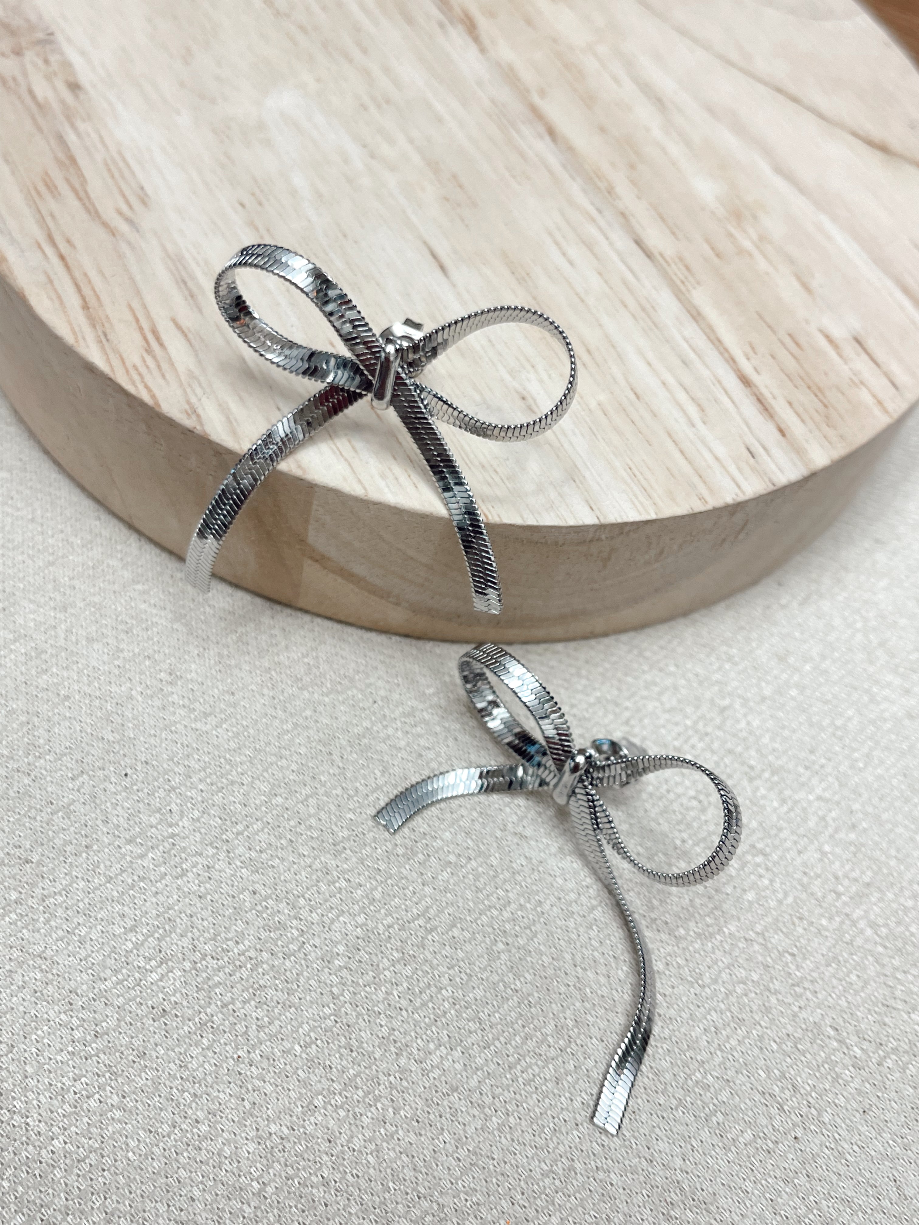 HERRING BONE BOW EARRINGS
