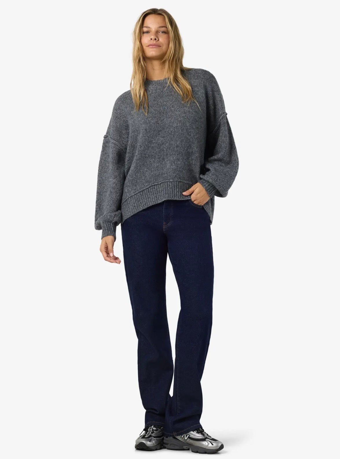 NM LUSIA O-NECK KNIT SWEATER | GRAY & CREAM