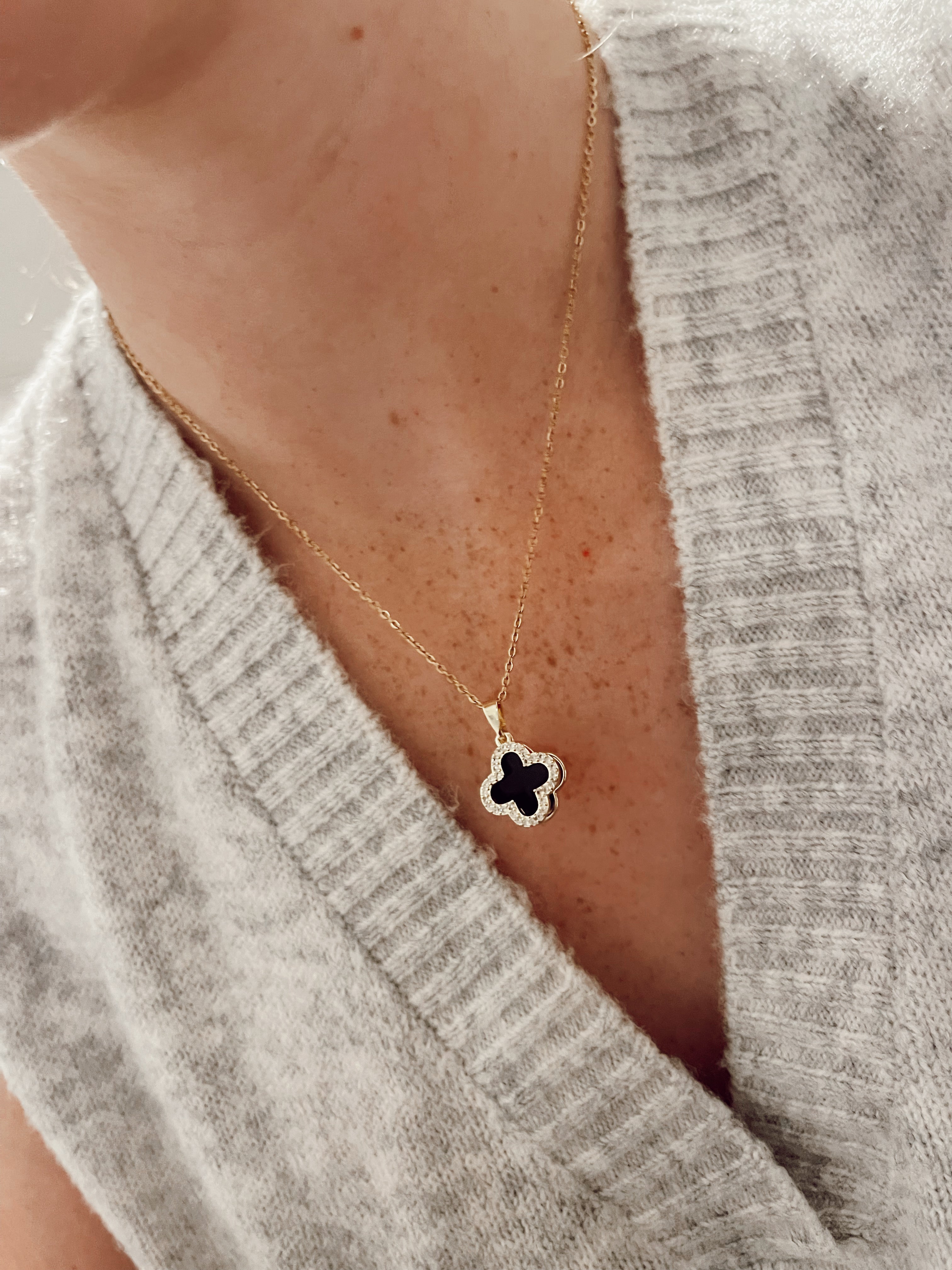 DOUBLE CLOVER PENDANT NECKLACE - BLACK