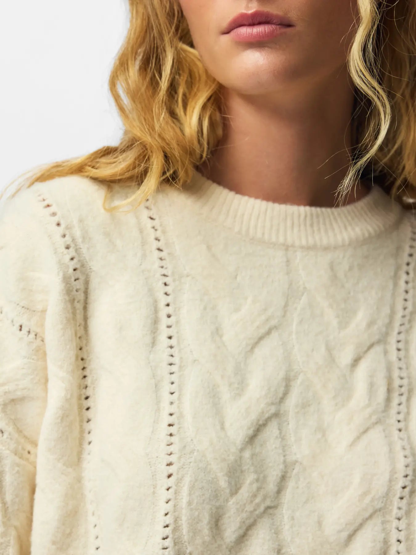 PIECES KATHY O-NECK CABLE KNIT SWEATER
