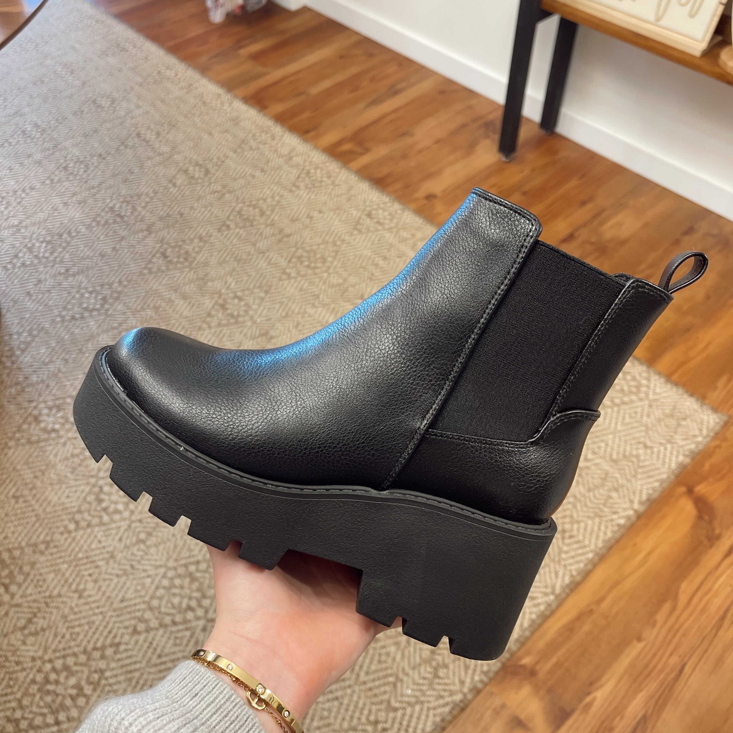 RABBIT SMOOTH BOOT | DIRTY LAUNDRY