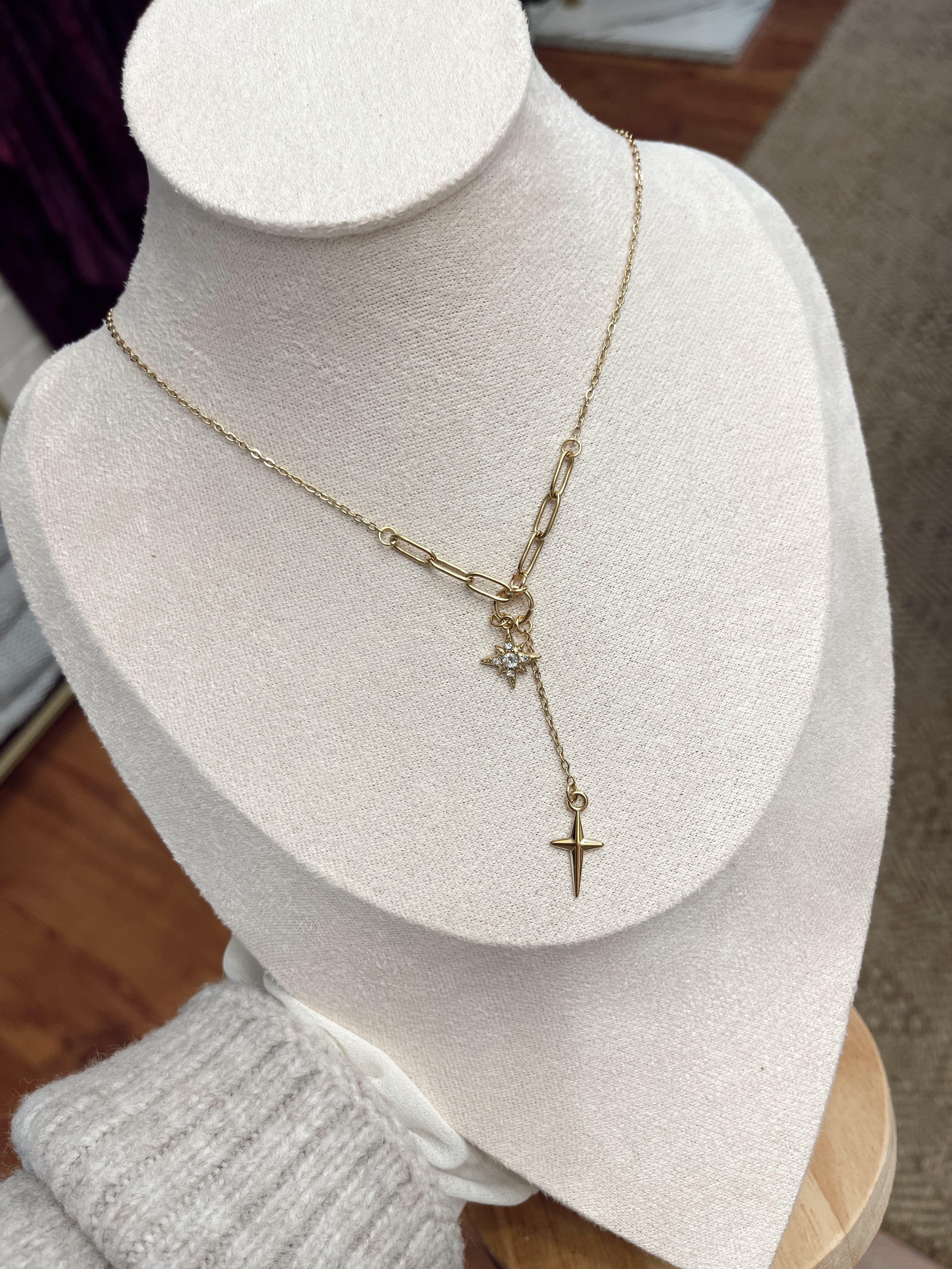 STAR PENDANT NECKLACE