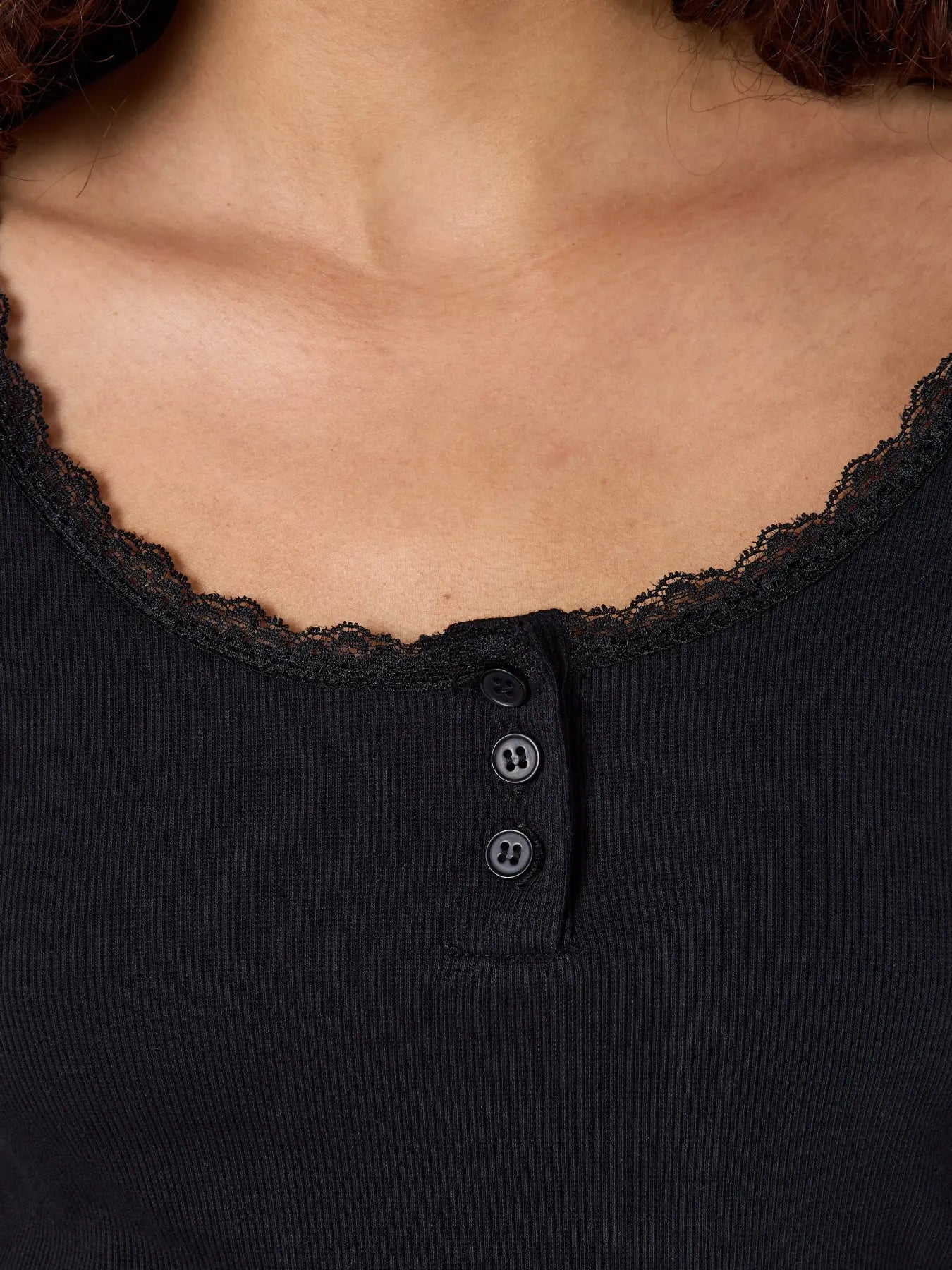 NM MAYA LACE HENLEY TOP | BLACK & BROWN