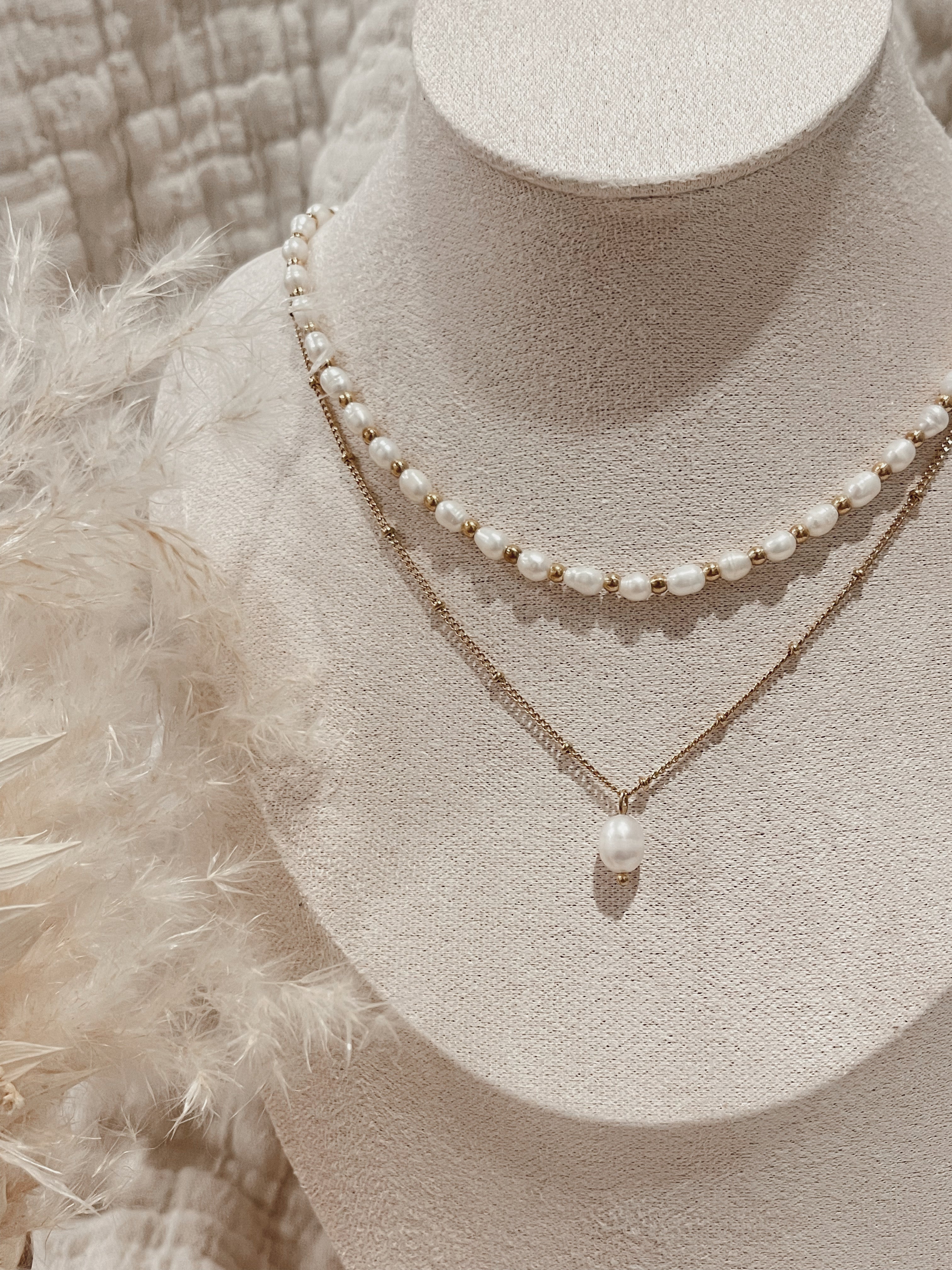PEARL PENDANT NECKLACE