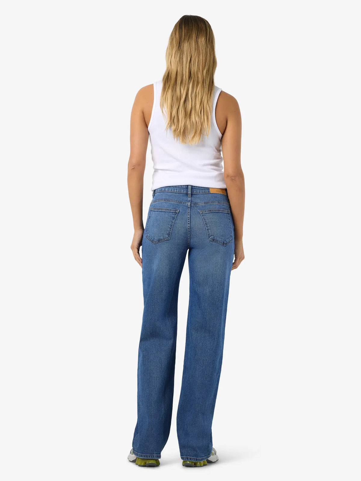 NM YOLANDA MID-RISE STRAIGHT LEG JEANS