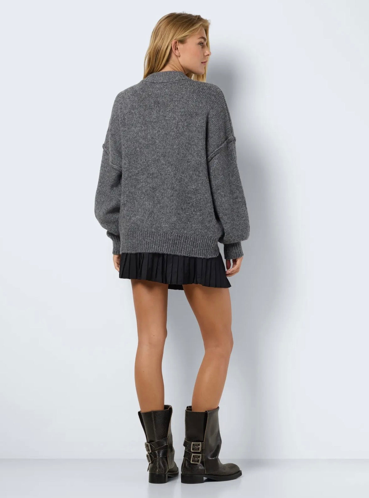 NM LUSIA O-NECK KNIT SWEATER | GRAY & CREAM