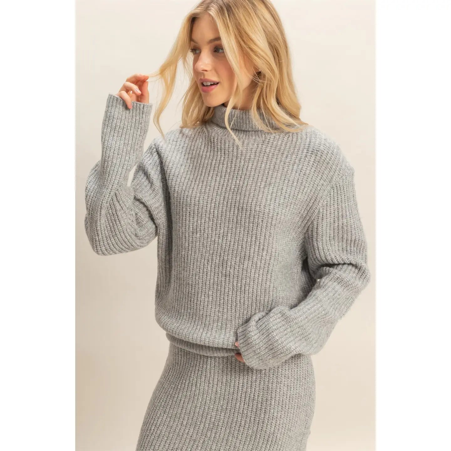 RIBBED TURTLENECK SWEATER