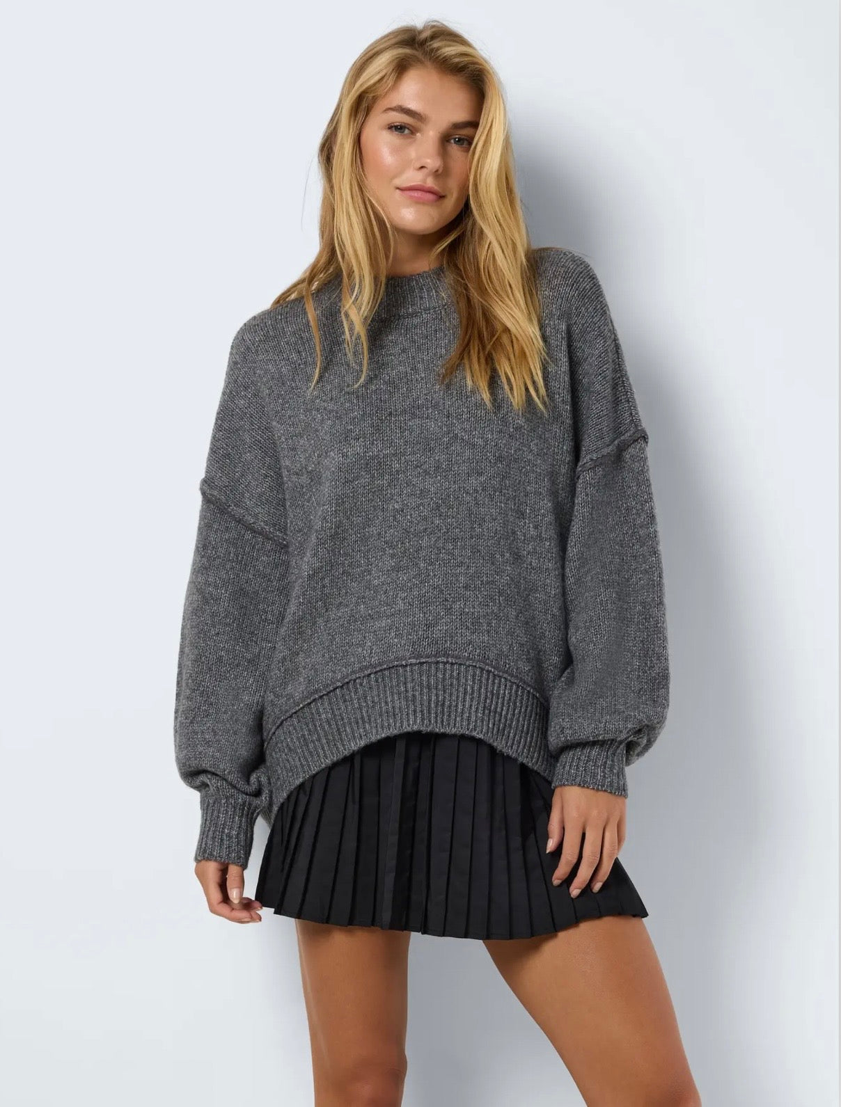 NM LUSIA O-NECK KNIT SWEATER | GRAY & CREAM