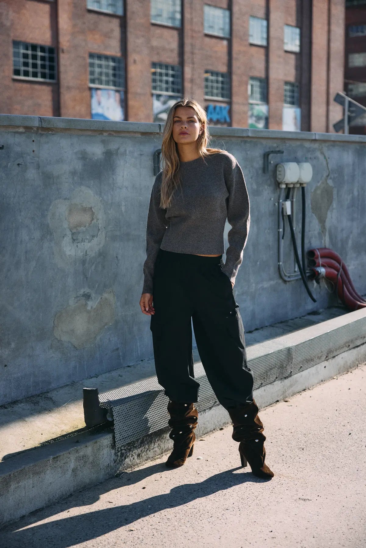 NM SLOAN O-NECK KNIT | BLACK & MOREL