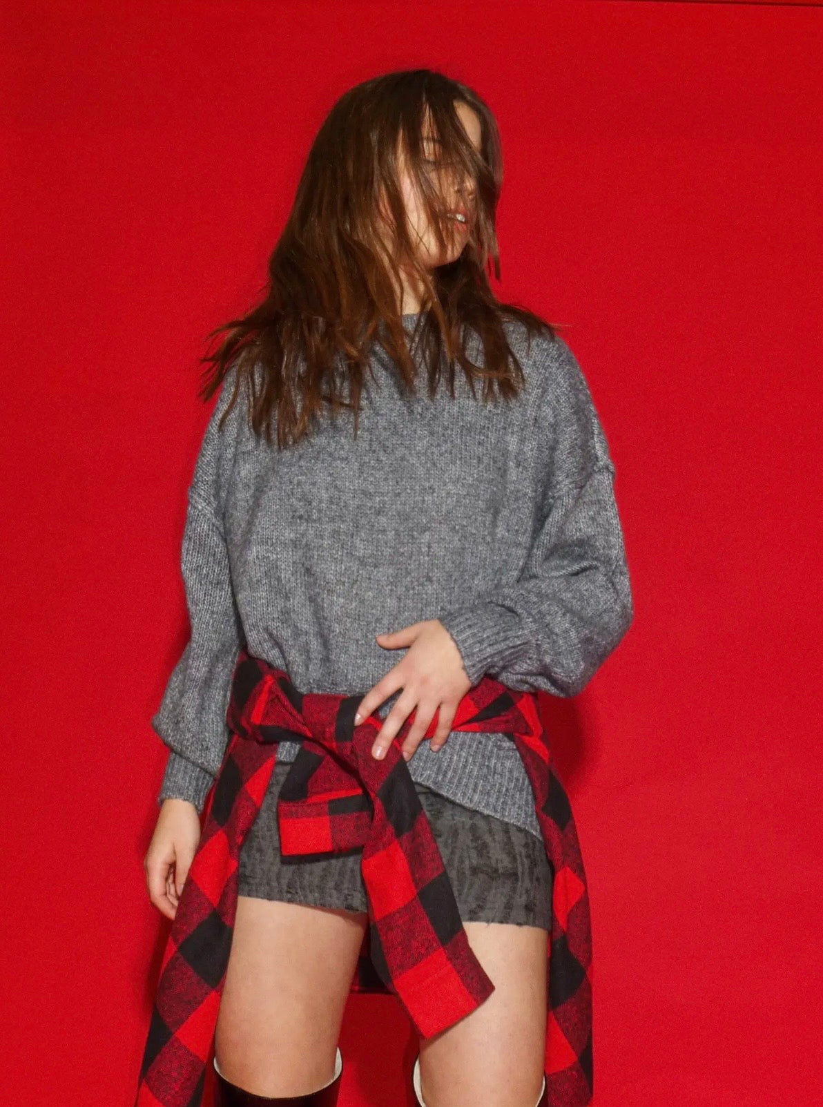 NM LUSIA O-NECK KNIT SWEATER | GRAY & CREAM