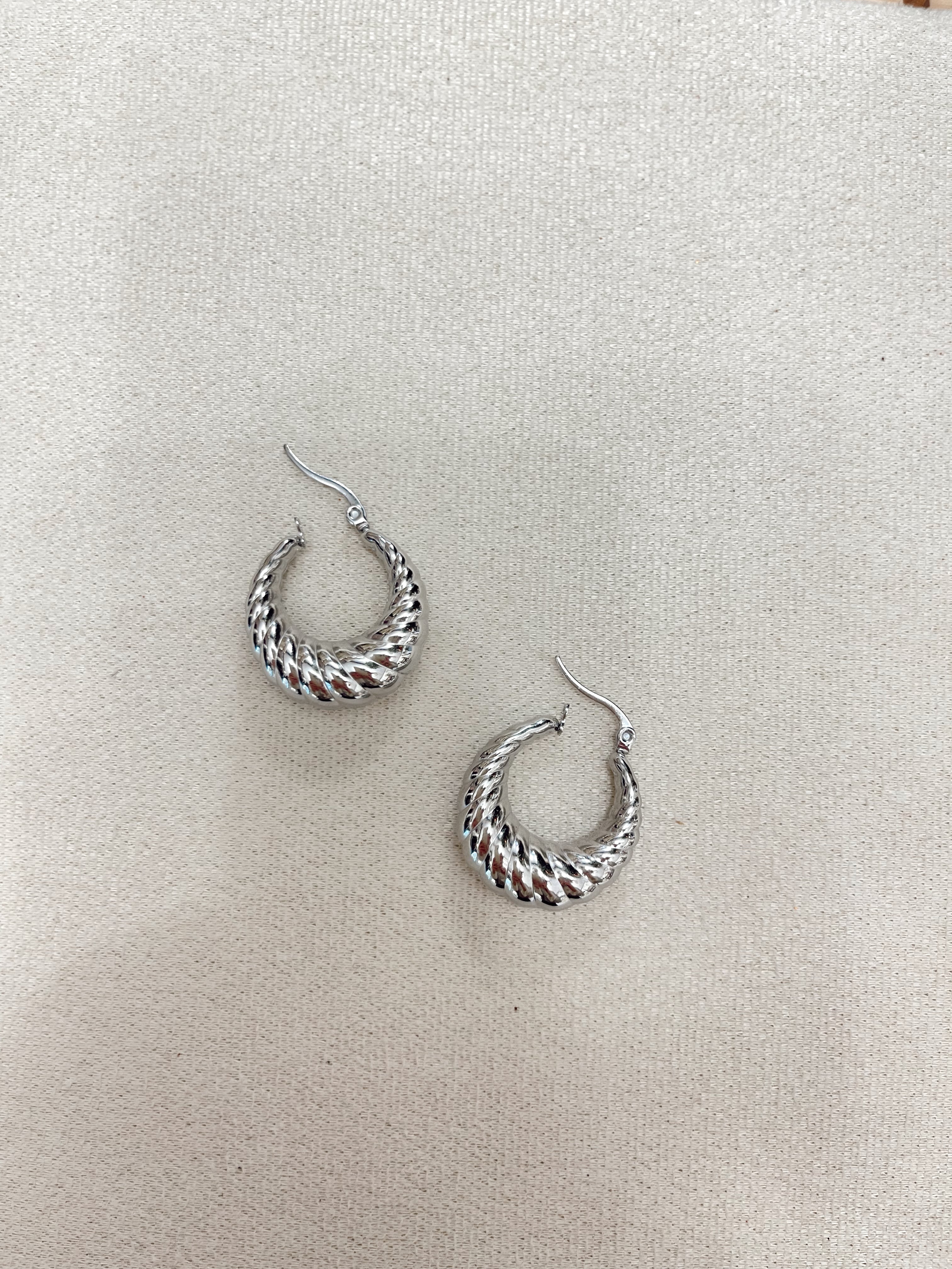 CHUNKY CROISSANT HOOPS