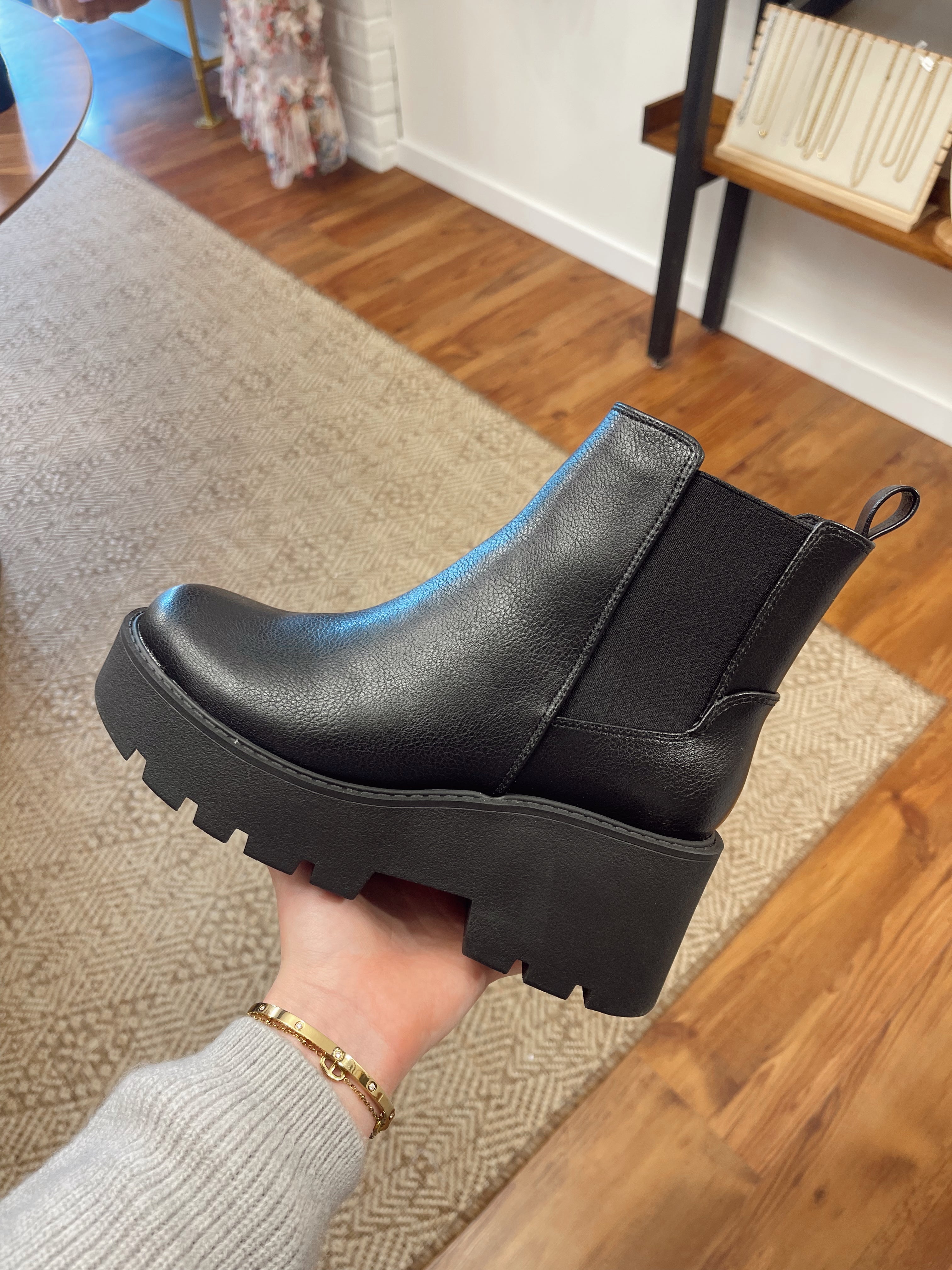 RABBIT SMOOTH BOOT | DIRTY LAUNDRY