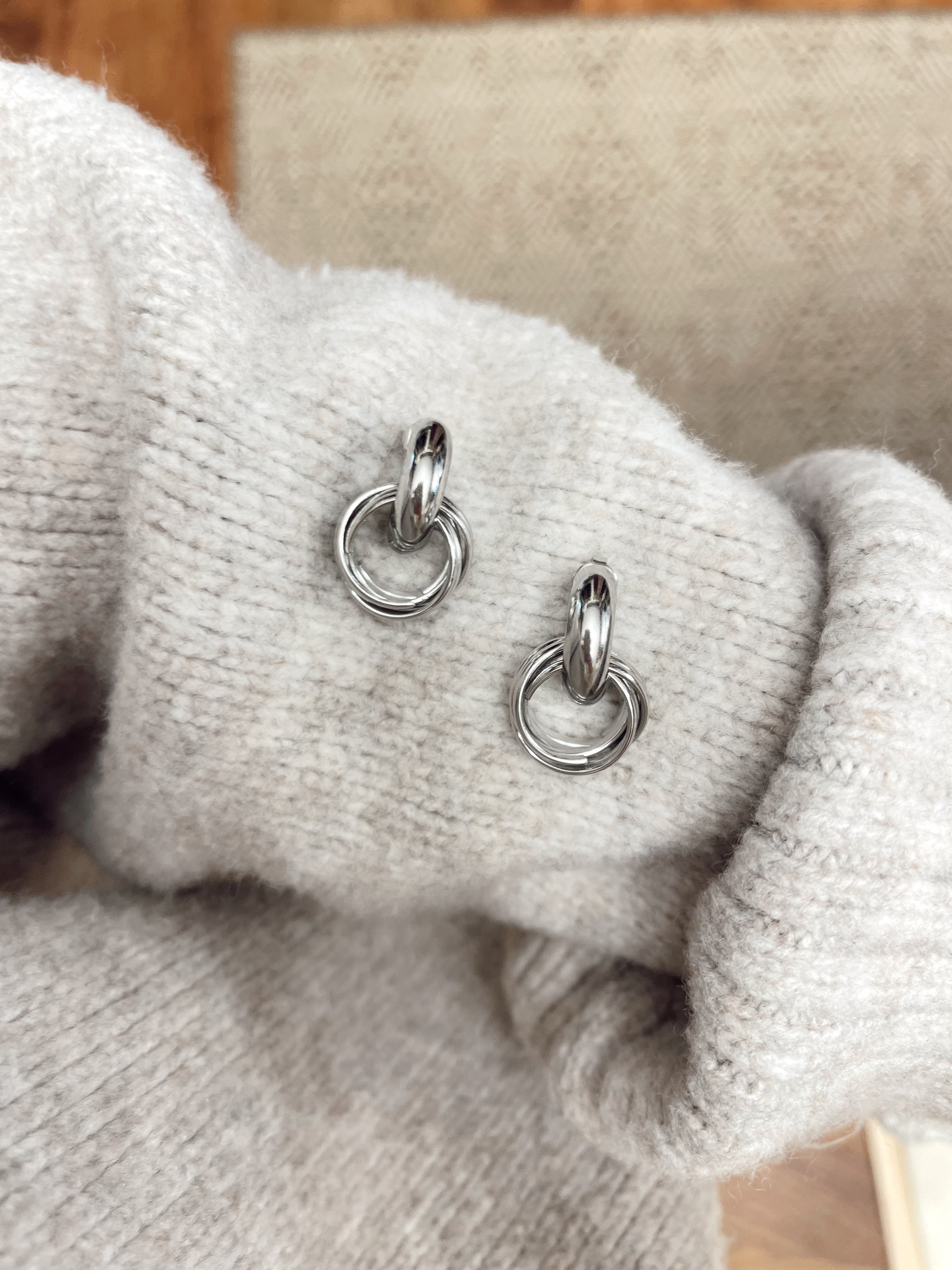 DOUBLE CIRCLE EARRING