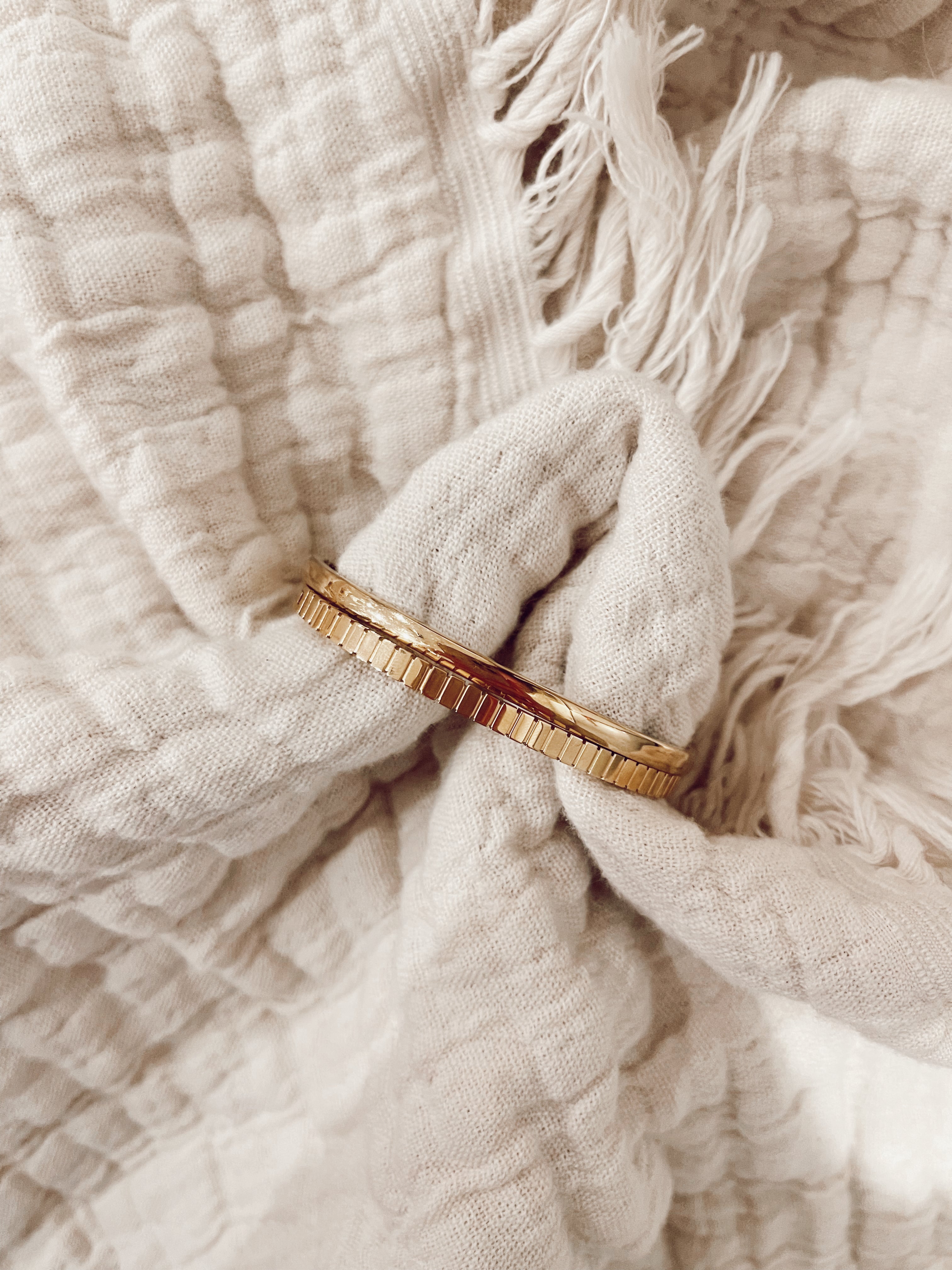 SOLID BANGLE - GOLD