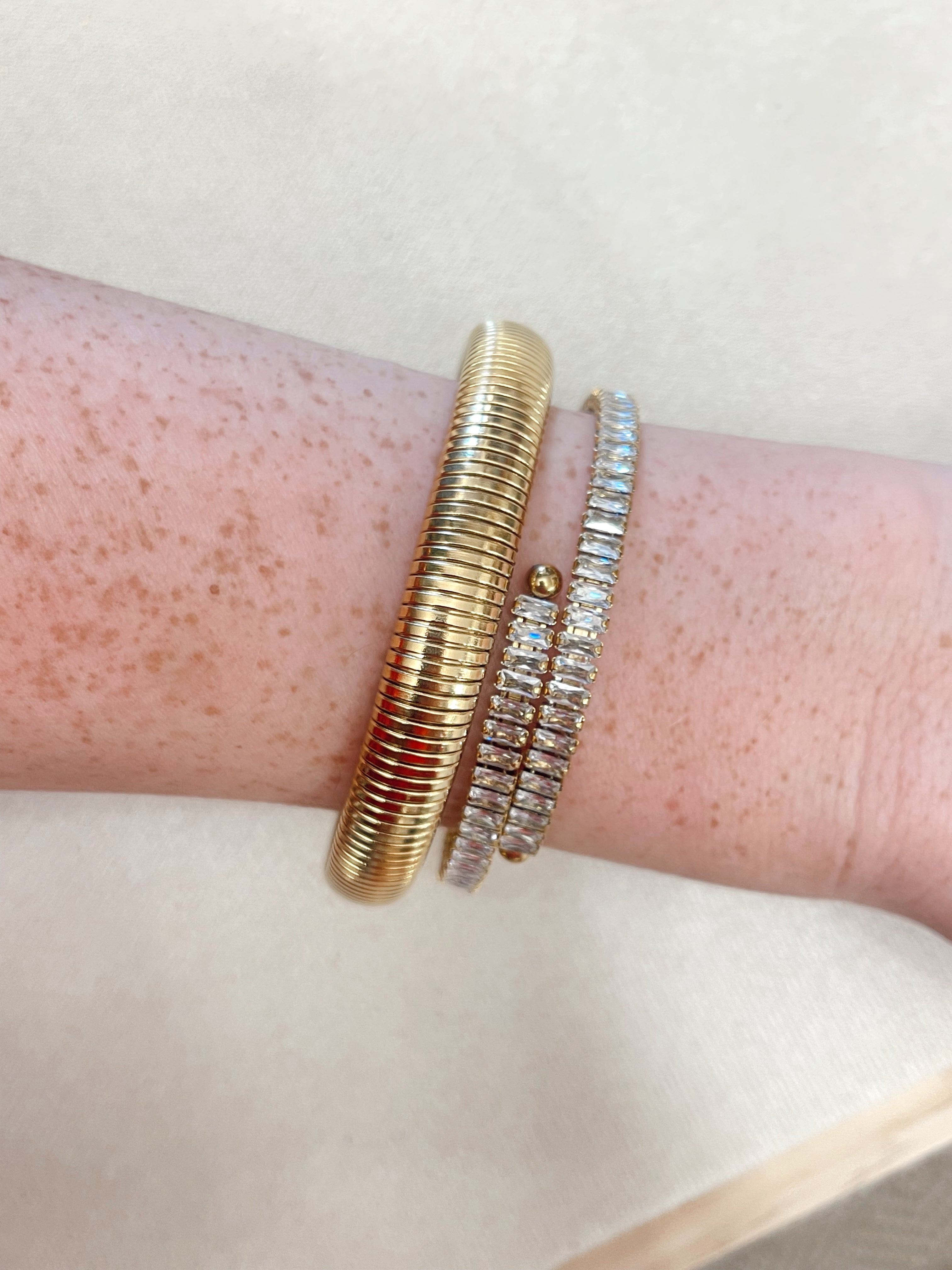 CHUNKY RIBBED BANGLE