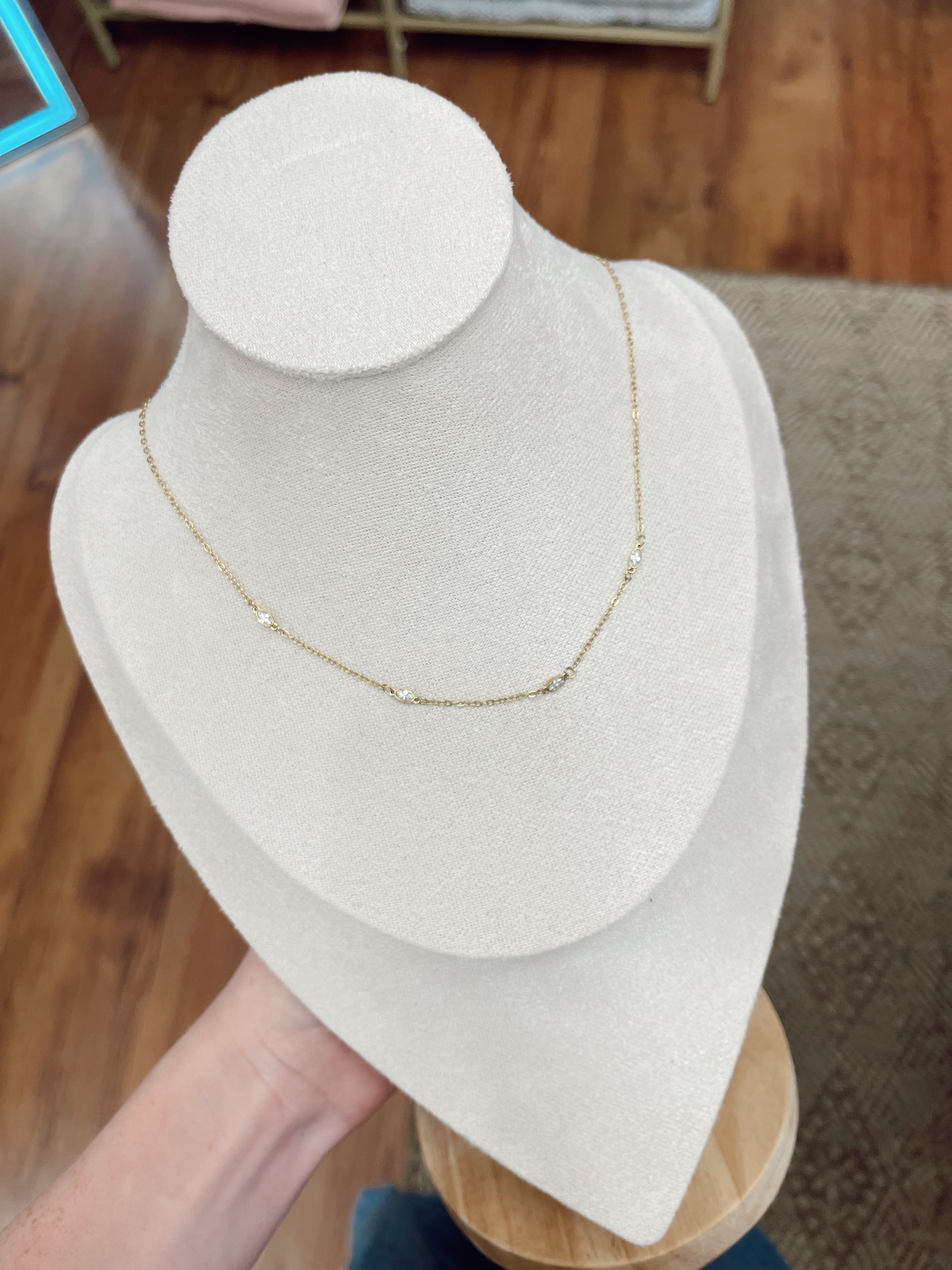 MINIMAL DIAMOND NECKLACE