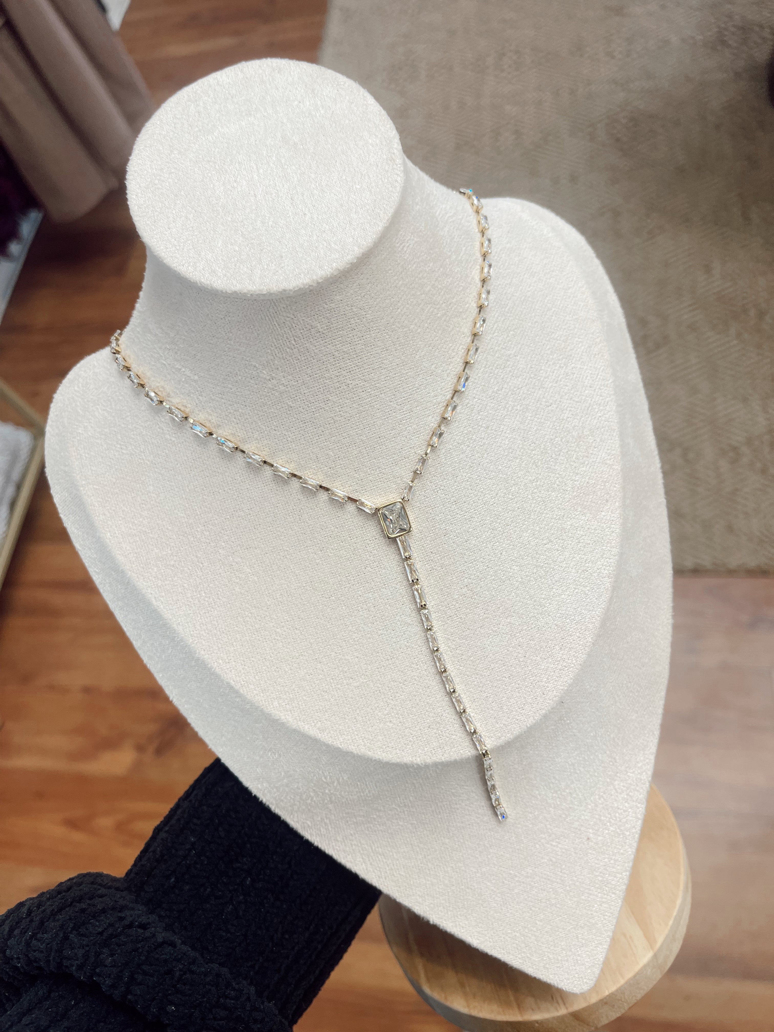 EMBELIISHED DIAMOND LARIAT