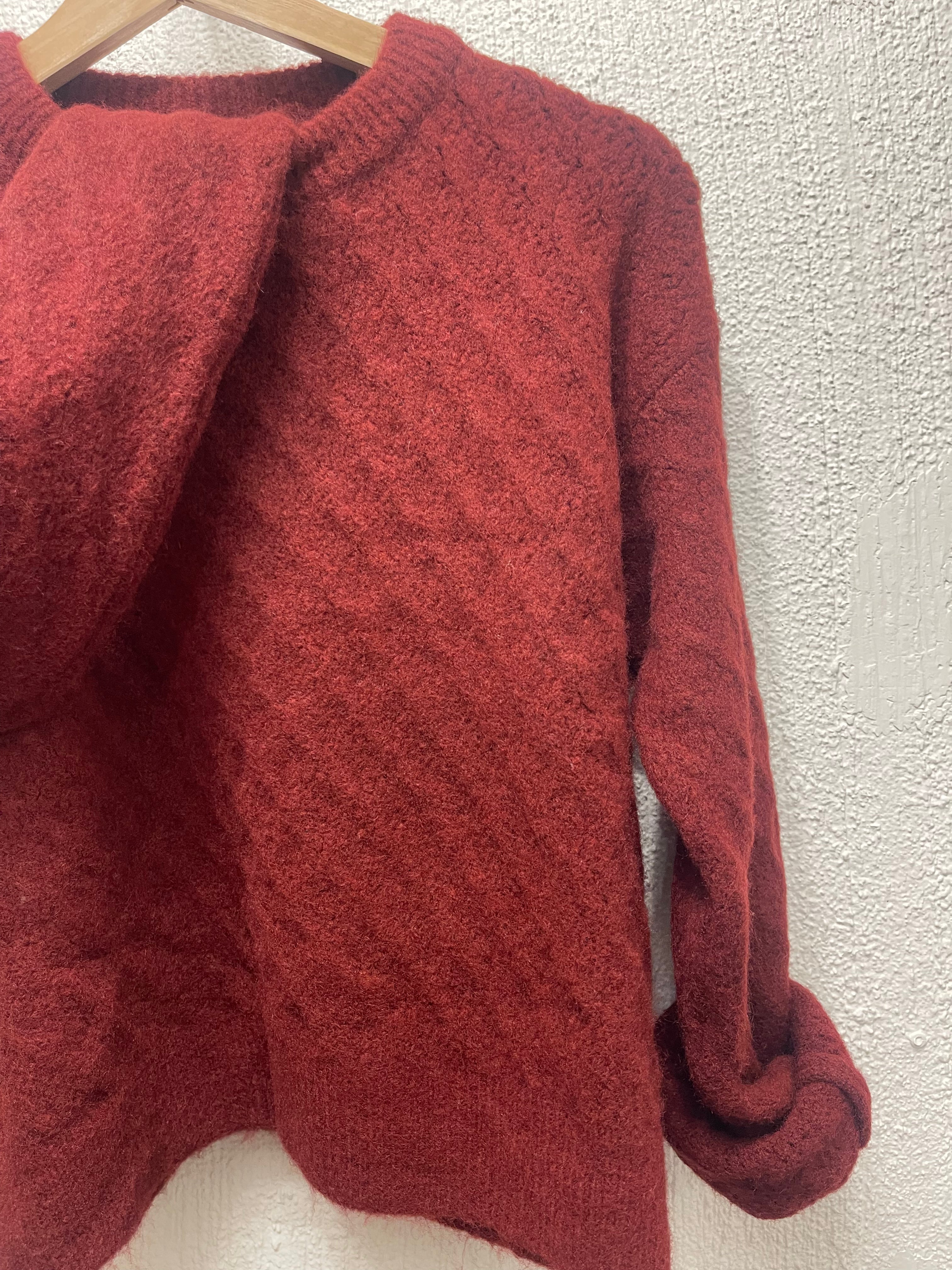 BURGUNDY KNIT CREWNECK