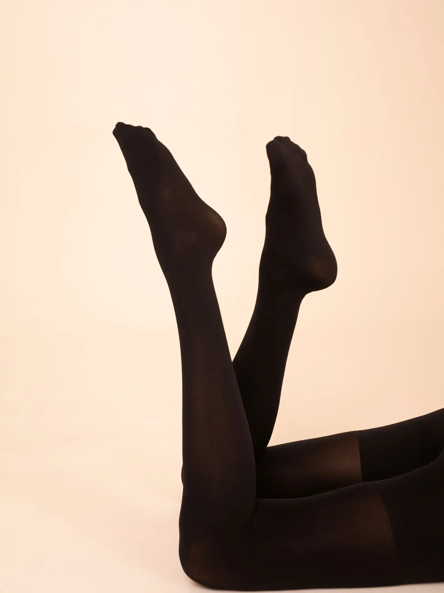 THREADS | OPAQUE CONTOUR BLACK