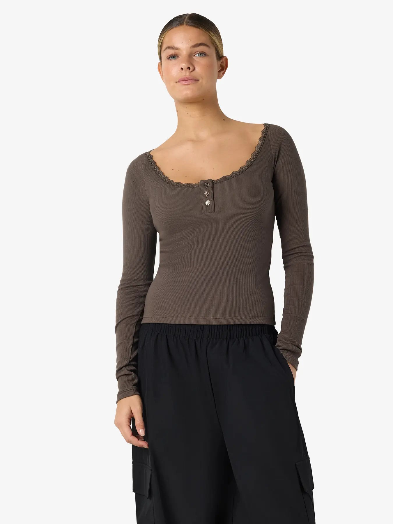 NM MAYA LACE HENLEY TOP | BLACK & BROWN